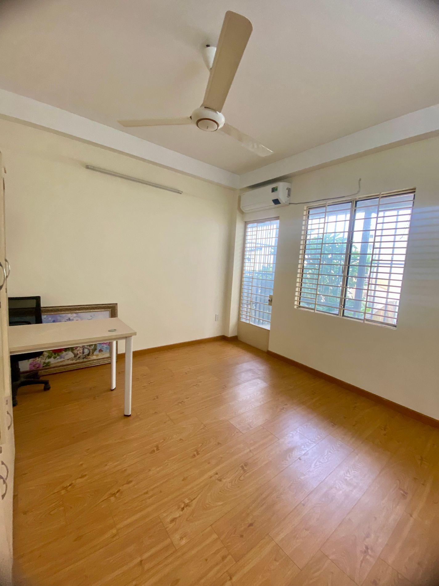 Nhà hẻm xe hơi 8m Trần Thái Tông, 50m2, 3 tầng, chỉ 7.6 tỷ thương lượng, an ninh cao