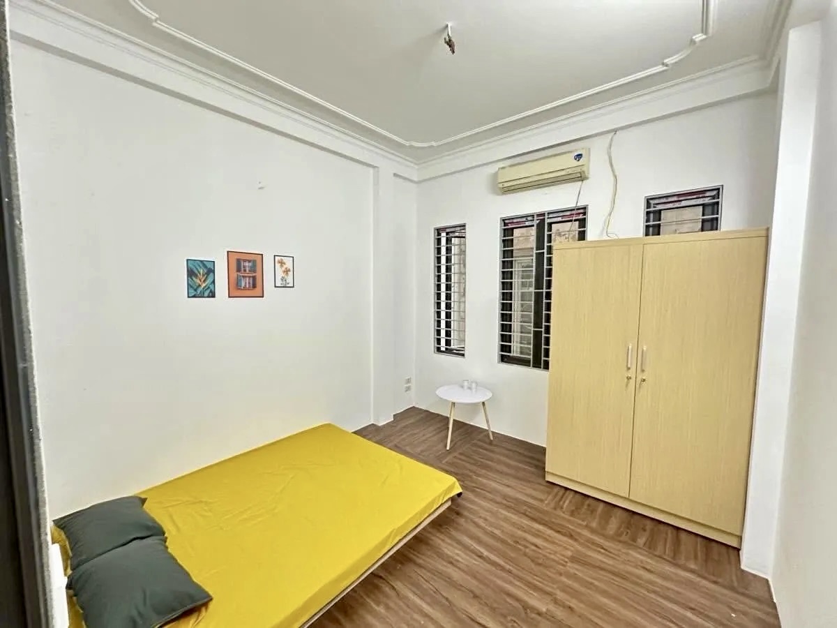 Bán nhà phố Hoàng Mai, nhà 6 phòng ngủ, 4 tầng 2 mặt thoáng, chỉ 7,95 tỷ, sổ đỏ chính chủ