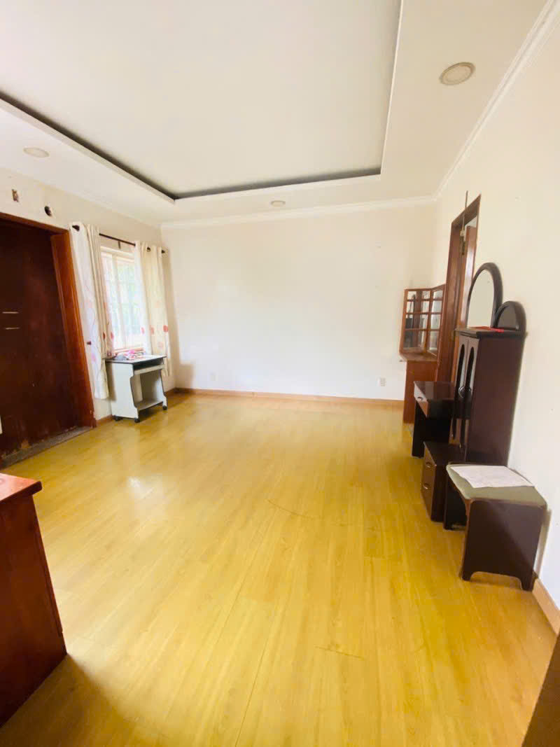 Biệt thự cổ mái Thái gấp bán hẻm 537 Nguyễn Oanh ngang 14m 233m2 view sông 22.5 tỷ