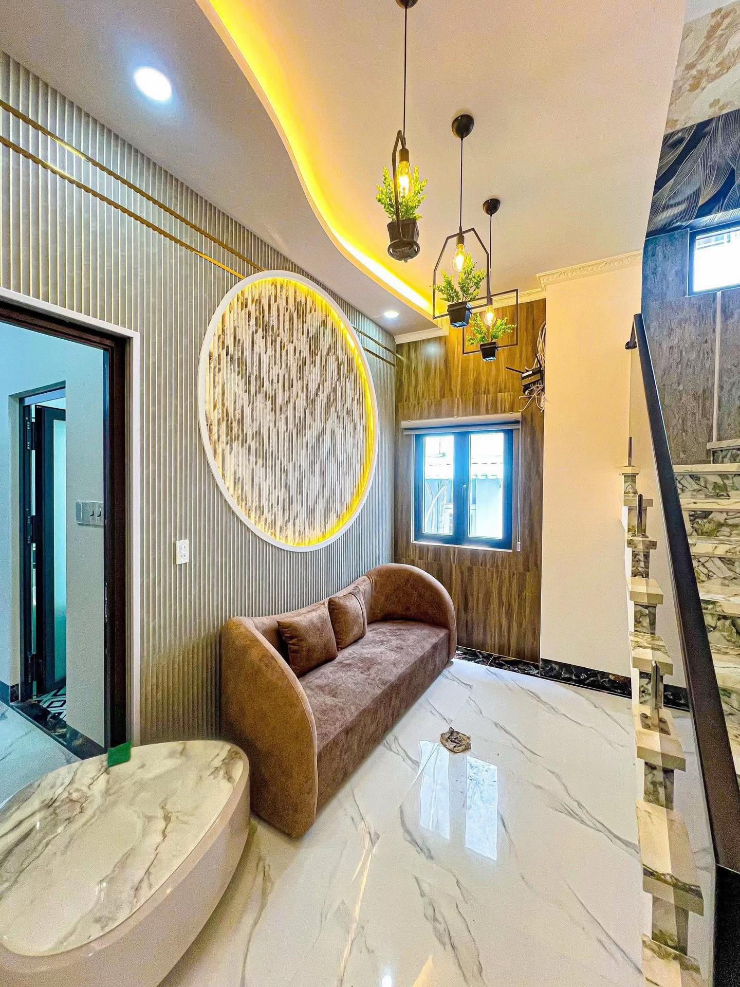 Nhà mới xây 1 trệt 3 lầu, full công năng, gần chợ và trường học Bình Tân