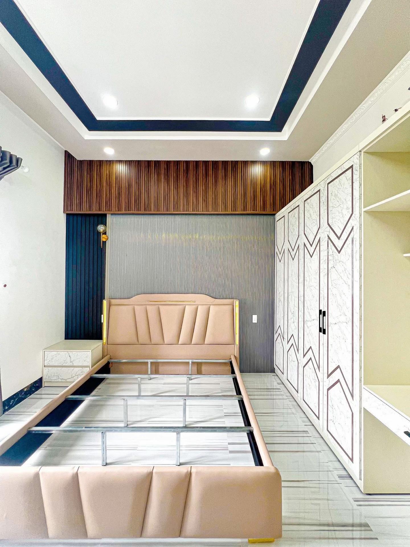 Nhà mới xây 1 trệt 3 lầu, full công năng, gần chợ và trường học Bình Tân