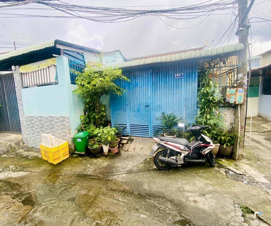 Bán nhà Đình Phong Phú, xe hơi tới cửa, giá tốt 4 tỷ