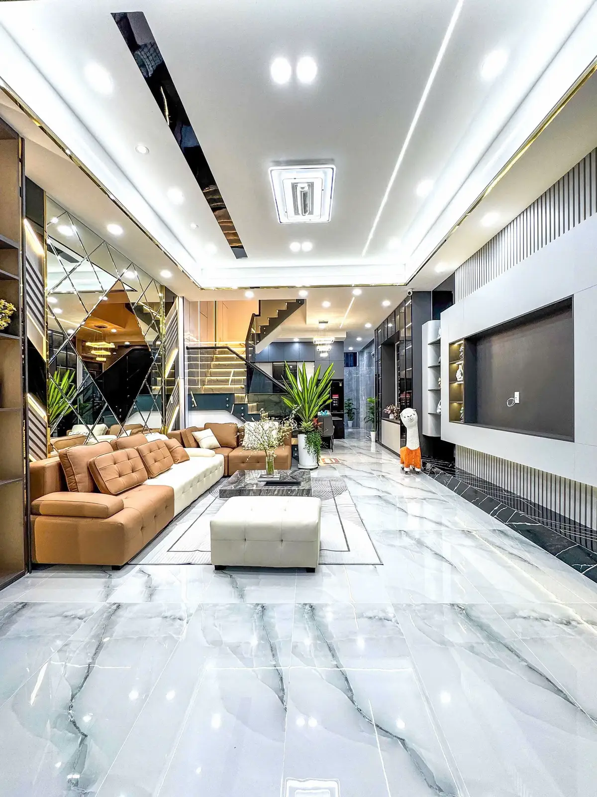 Sở hữu ngay căn nhà mặt tiền 125m2, 1 trệt, 2 lầu, chỉ với 2 tỷ