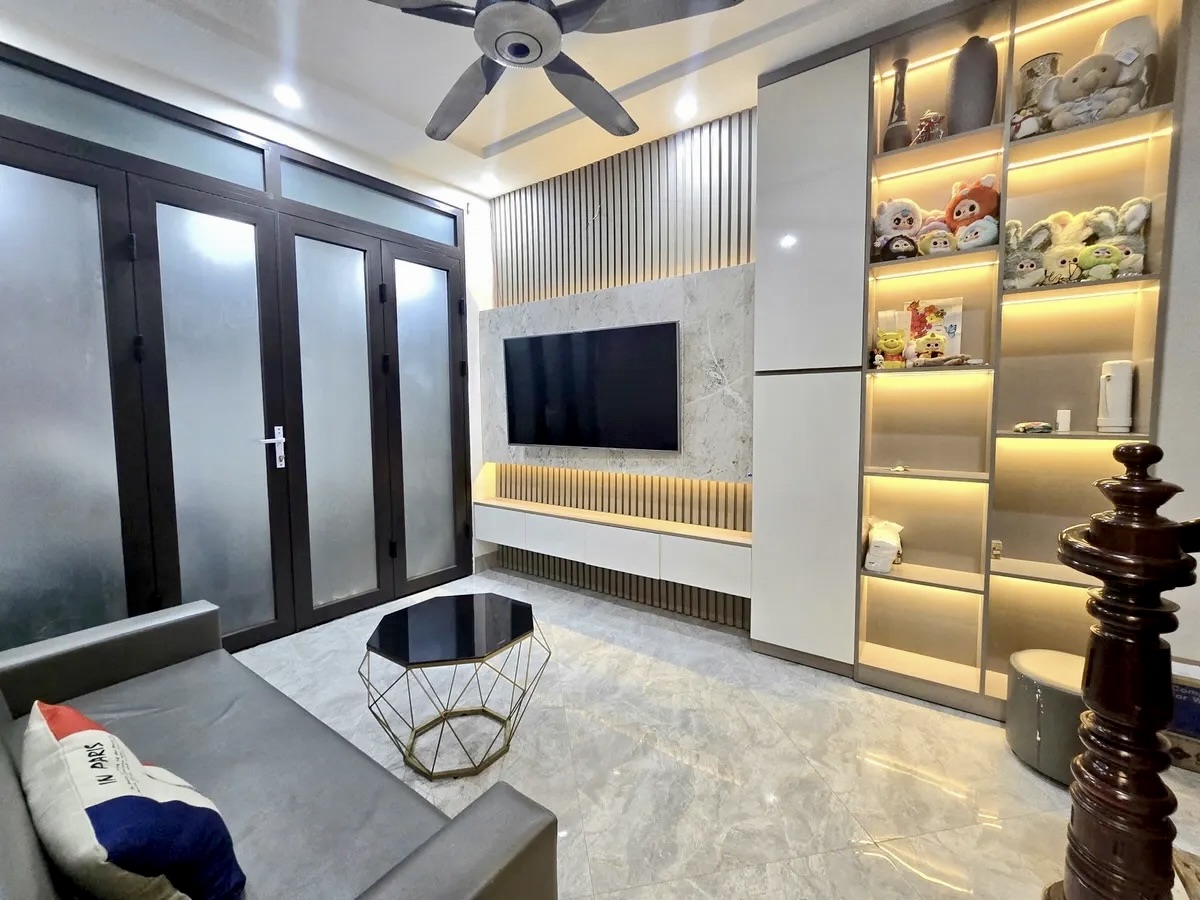 Bán nhà Tôn Đức Thắng - Đống Đa, 5 tầng - 4 ngủ, ngõ nông - thoáng, gần phố, chỉ 8,35 tỷ