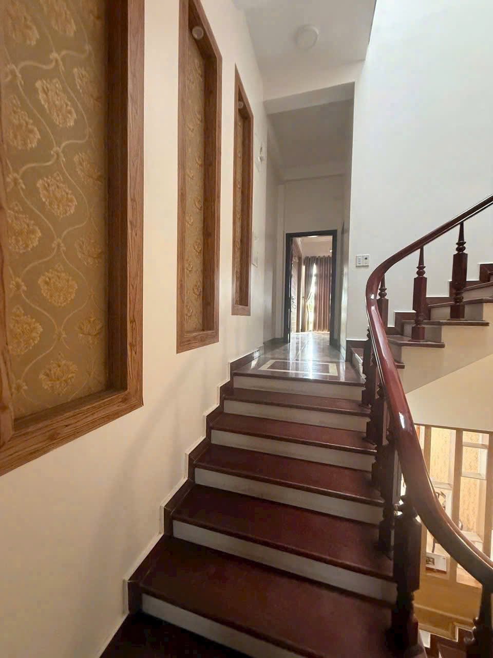 Bán căn nhà 3 tầng ngõ thông oto khu Tân Kim, Hải Dương, 69,2m2, ngang 4m, 3 ngủ, giá 4,25 tỷ