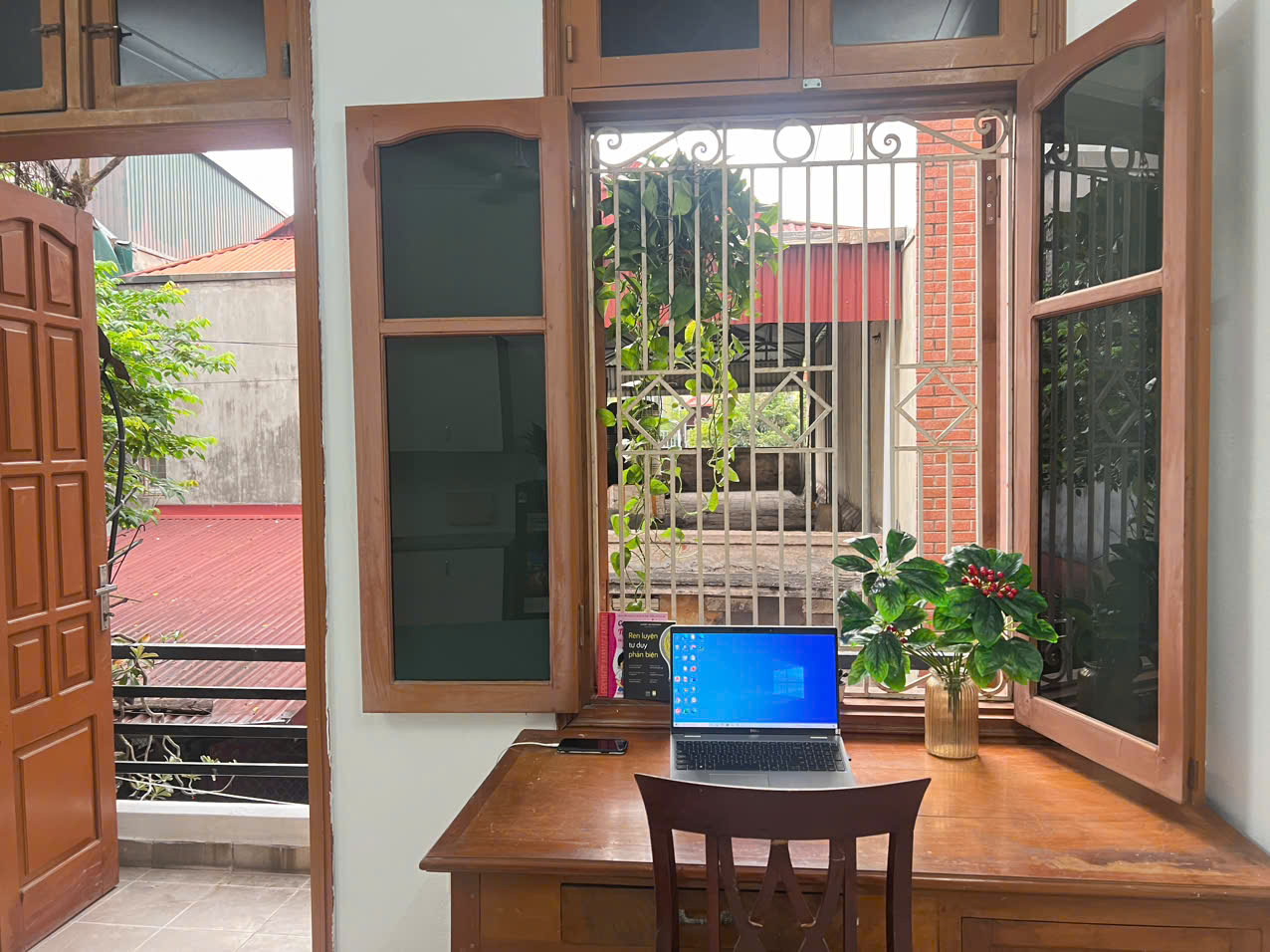 Cho thuê căn hộ 111A Nguyễn Khuyến, Đống Đa 27m2, studio cửa sổ ban công, thang bộ ô tô tránh gần chợ