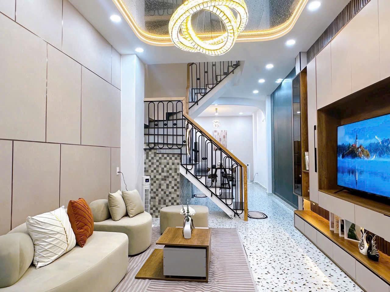 Bán nhà 1 trệt 2 lầu đẹp đường Lê Văn Tách – Thủ Dầu Một