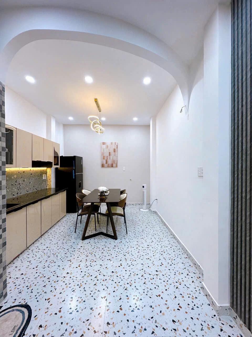 Bán nhà 1 trệt 2 lầu đẹp đường Lê Văn Tách – Thủ Dầu Một