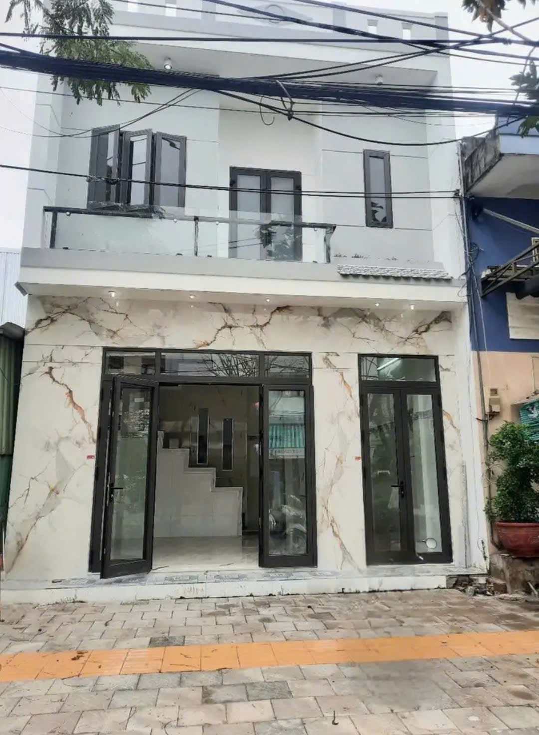 Mình cần bán nhà 2 tầng mặt tiền đường 7,5m Phan Bá Phiến, Sơn Trà, Đà Nẵng, vị trí cách biển 300m