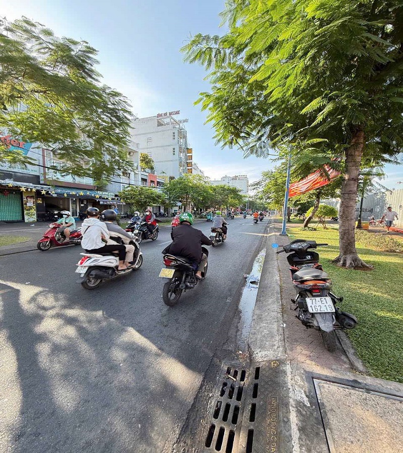 Bán nhà mặt tiền kinh doanh Đồng Đen, phường 11, Tân Bình, 226m2, 4 tầng, ngang 6,4m, nở hậu