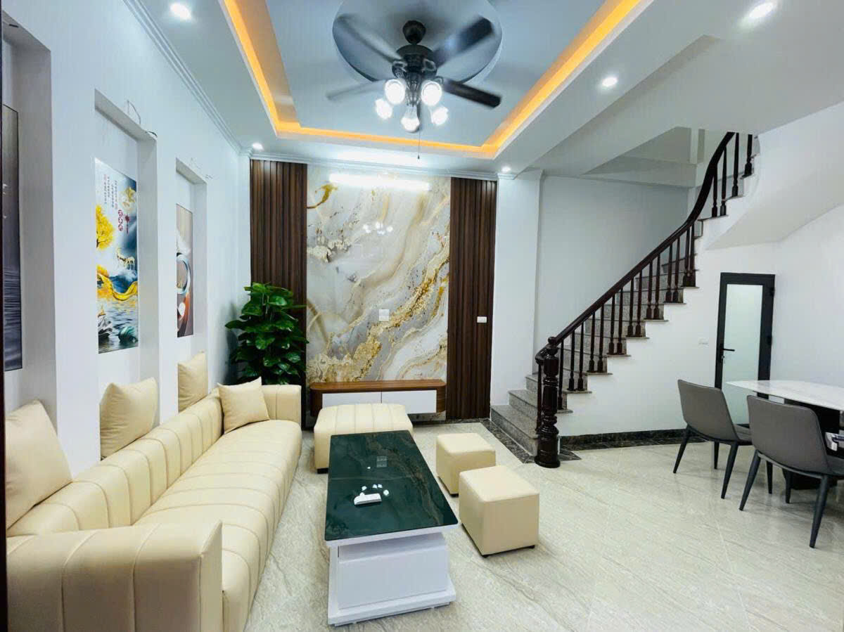 Bán nhà tại phường Thịnh Liệt, Hoàng Mai – 5 tầng - 6 phòng ngủ đẹp – ngõ ba gác – hàng xóm thân thiện – giá 7.45 tỷ