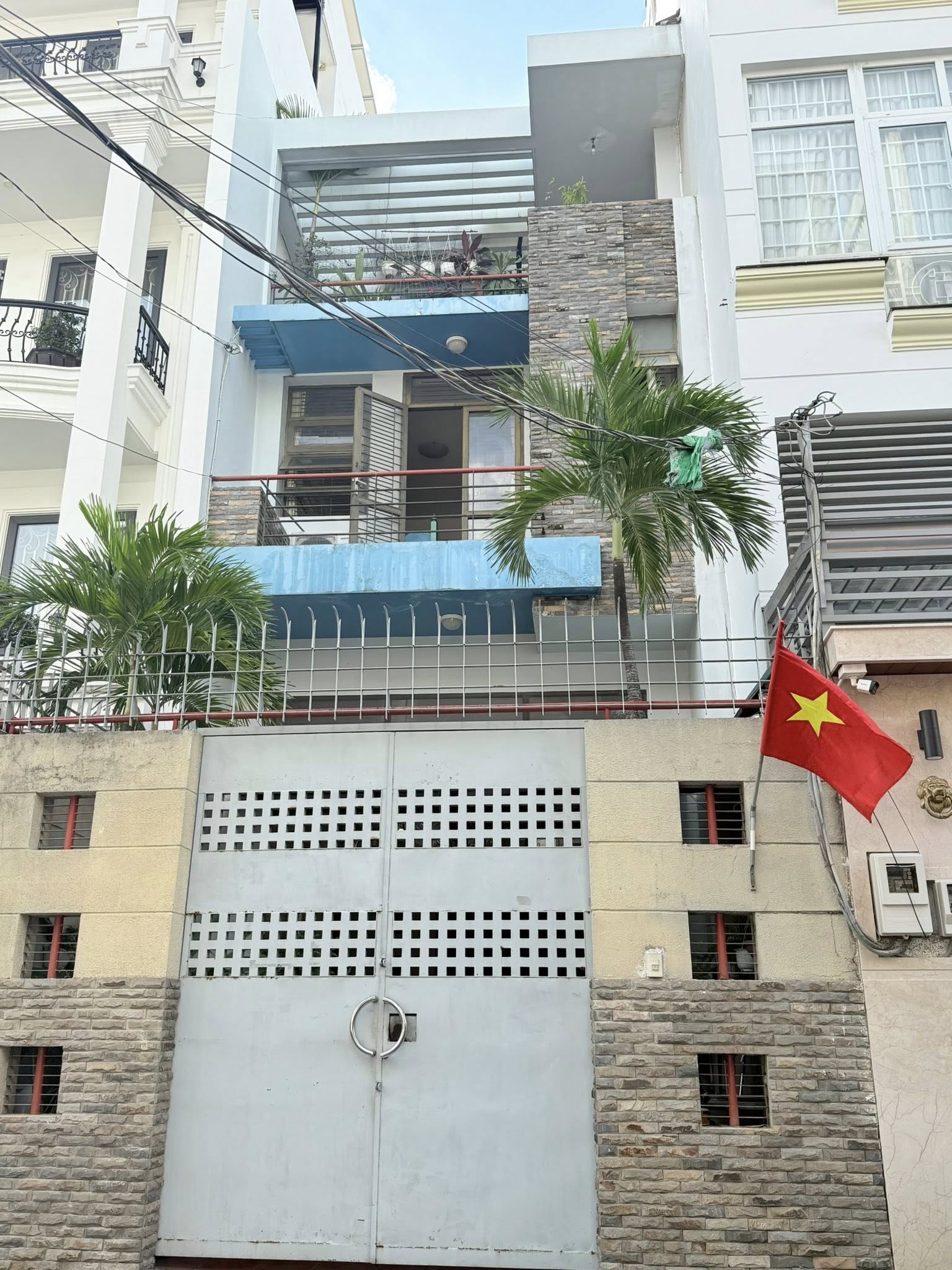 Khu Hoàng Việt - view khách sạn Thống Nhất - 4.5mx12m, 3 tầng, xe hơi đỗ cửa - 9 tỷ