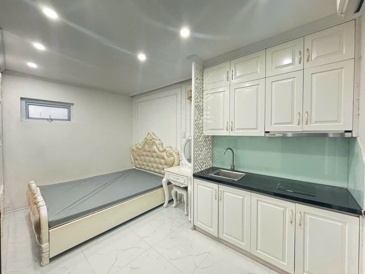 Bán tòa nhà chung cư mini phố Quan Hoa, 130m2 - 7 tầng - thang máy 29 phòng