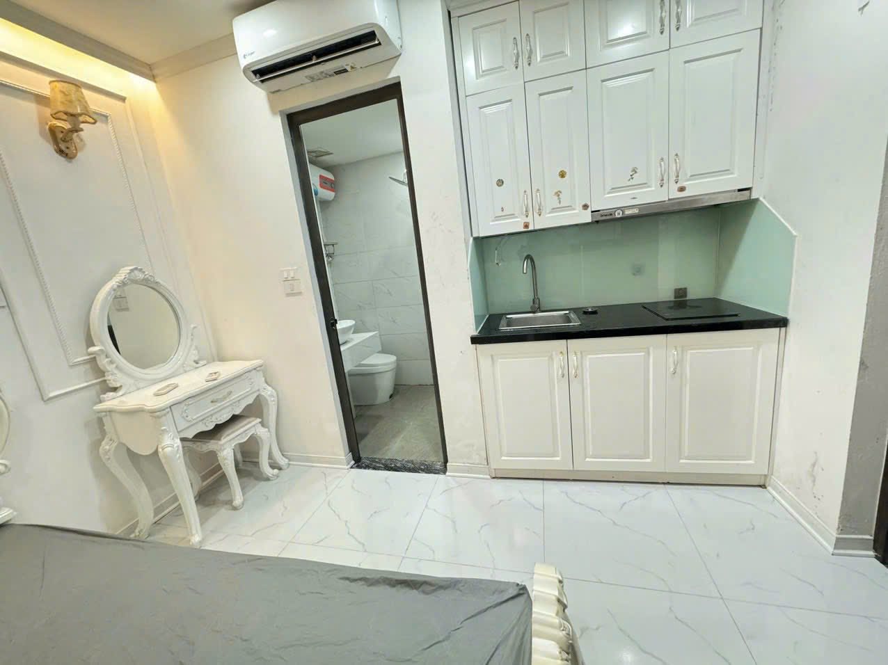 Bán tòa nhà chung cư mini phố Quan Hoa, 130m2 - 7 tầng - thang máy 29 phòng