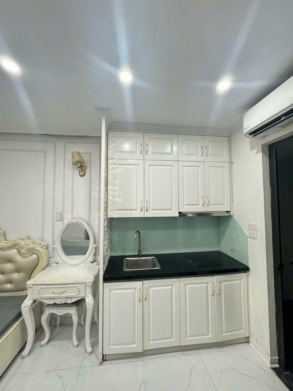 Bán tòa nhà chung cư mini phố Quan Hoa, 130m2 - 7 tầng - thang máy 29 phòng