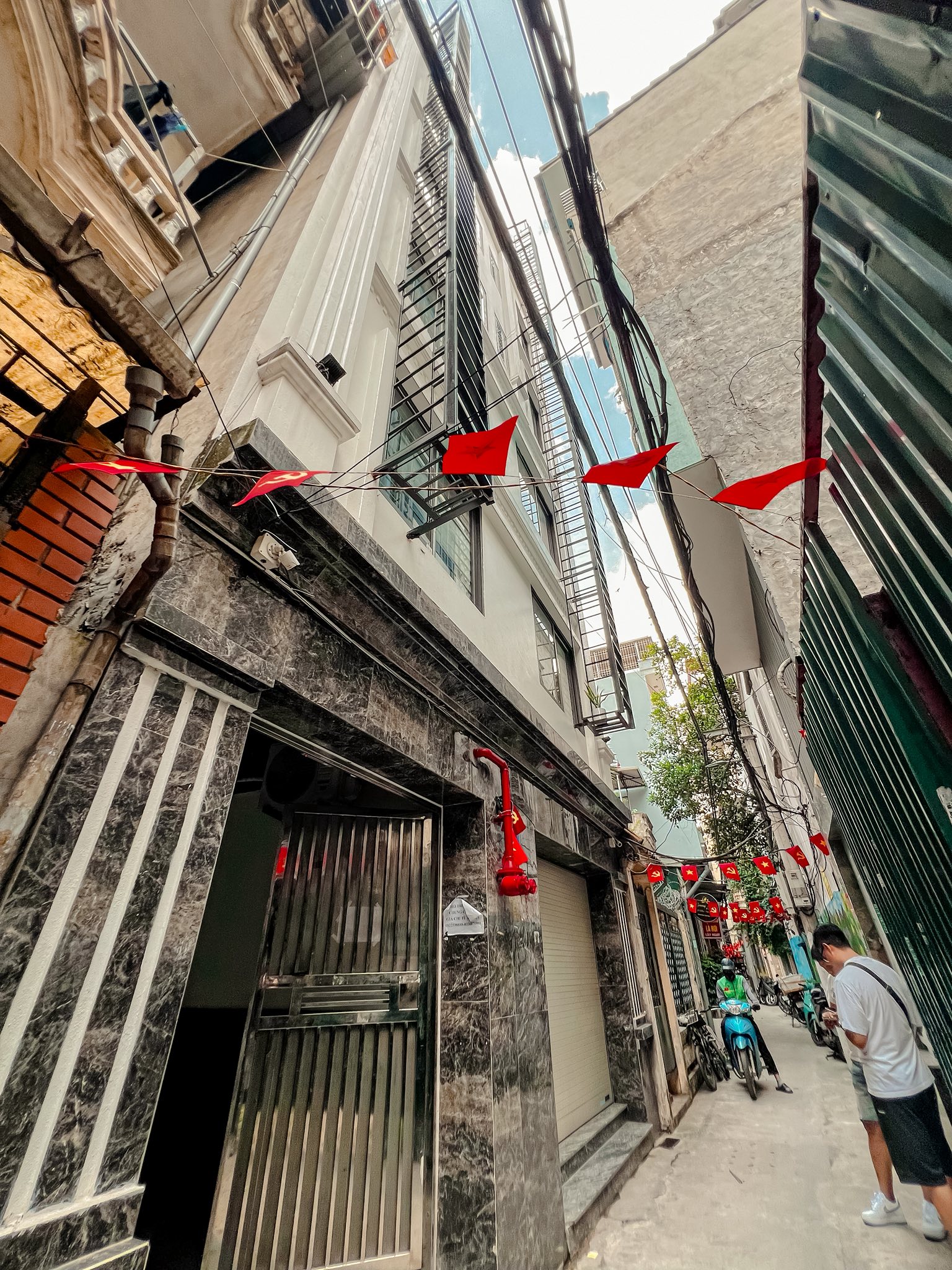 Bán tòa nhà chung cư mini phố Quan Hoa, 130m2 - 7 tầng - thang máy 29 phòng