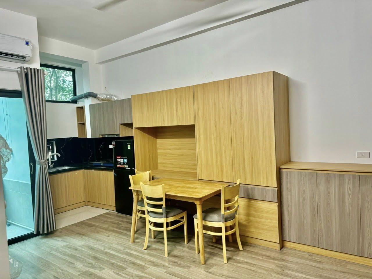 Bán tòa nhà chung cư mini đường Nguyễn Khang - 130m2 - 7 tầng - thang máy - lô góc