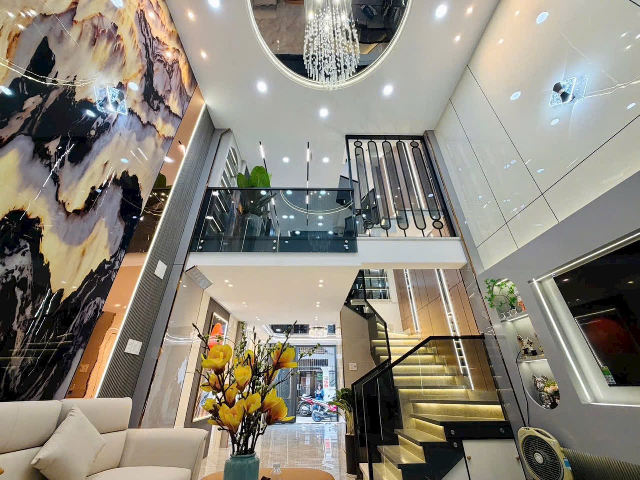 Bán nhà phố đẹp đường Huỳnh Văn Nghệ, Phường 12, Quận Gò Vấp, Hồ Chí Minh