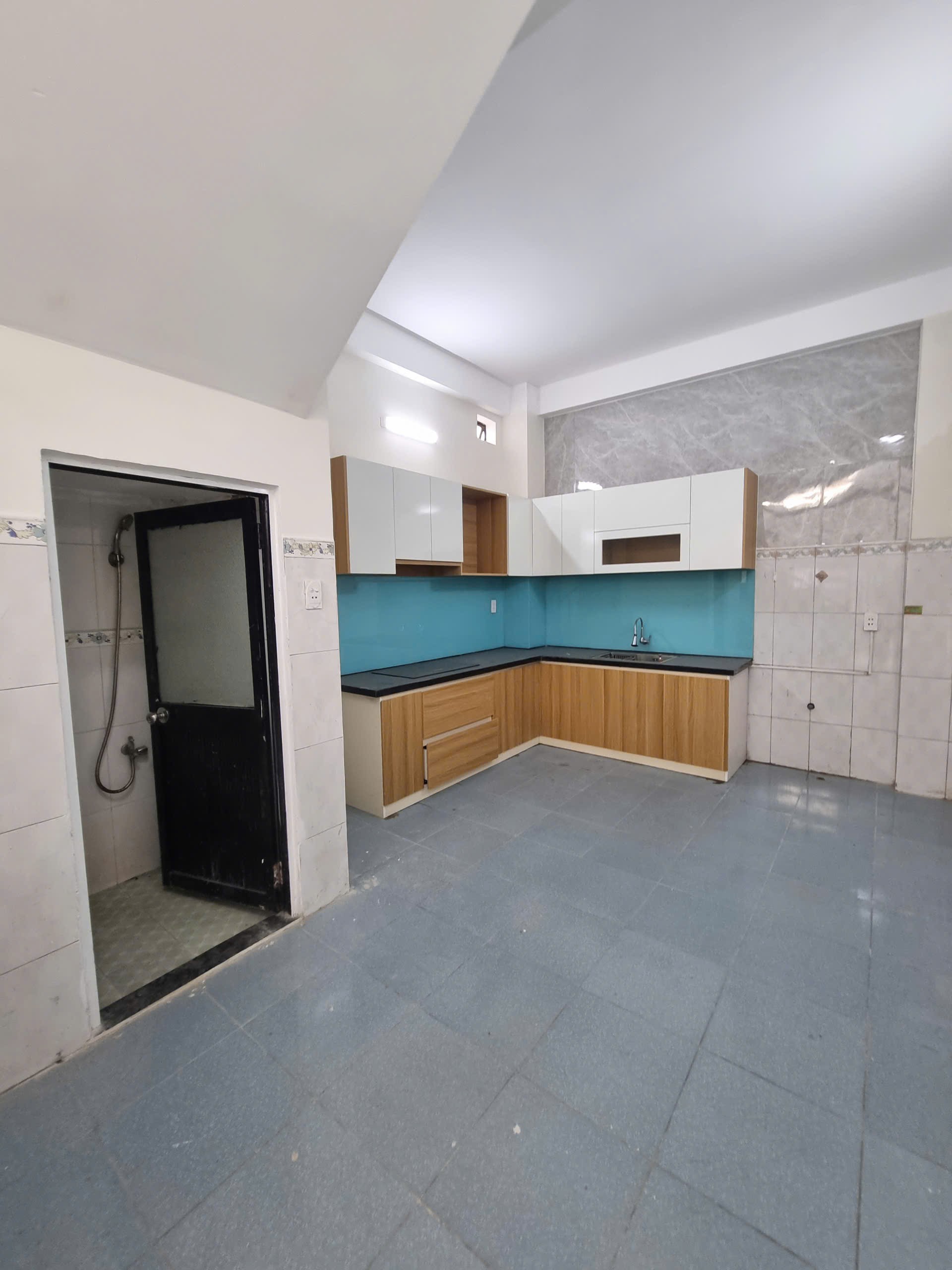 Mình cần bán nhà 3 tầng mặt tiền đường 10,5m vỉa hè 4m đường Trần Nhân Tông, Phường Sơn Trà