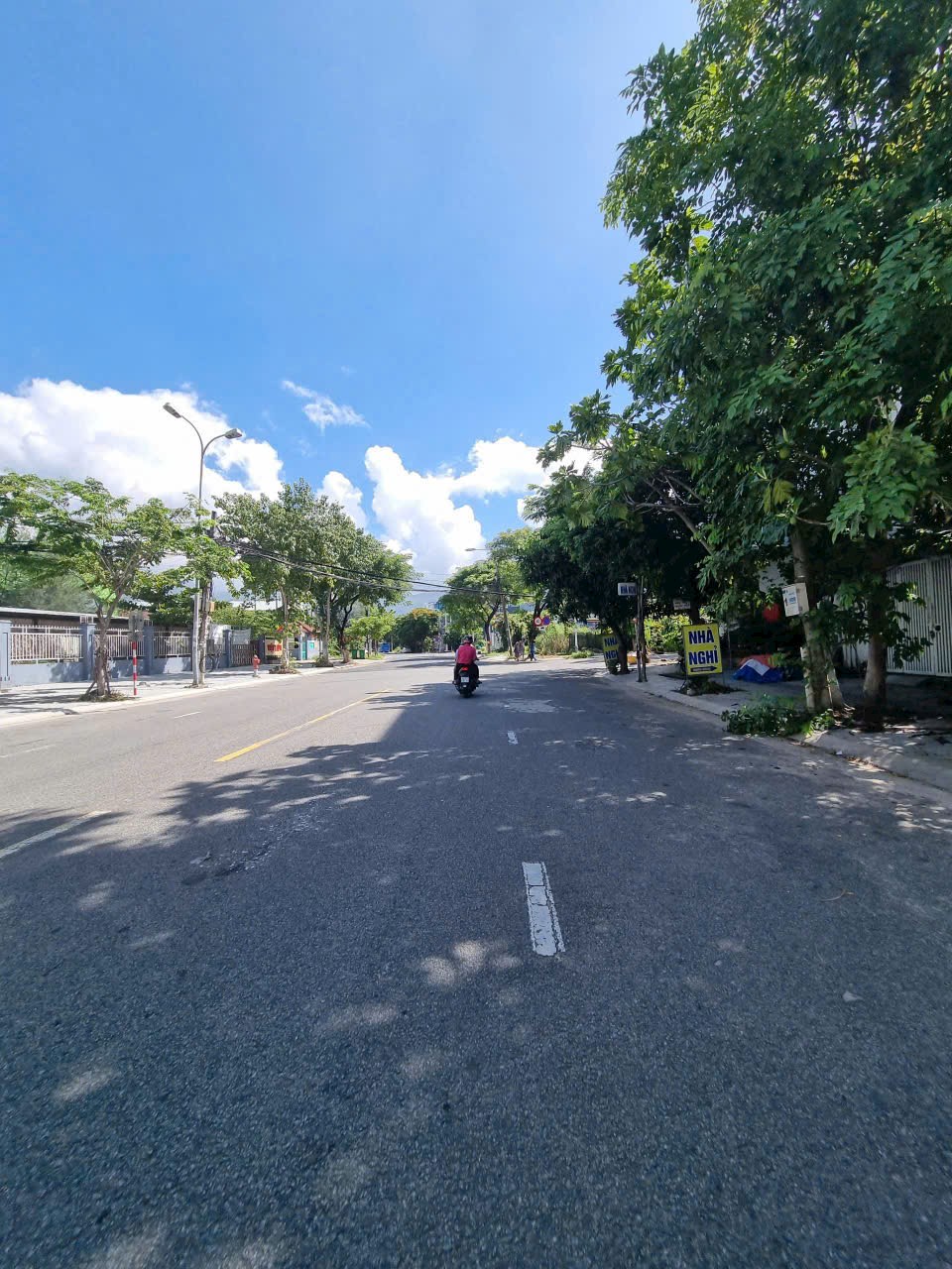 Mình cần bán nhà 3 tầng mặt tiền đường 10,5m vỉa hè 4m đường Trần Nhân Tông, Phường Sơn Trà