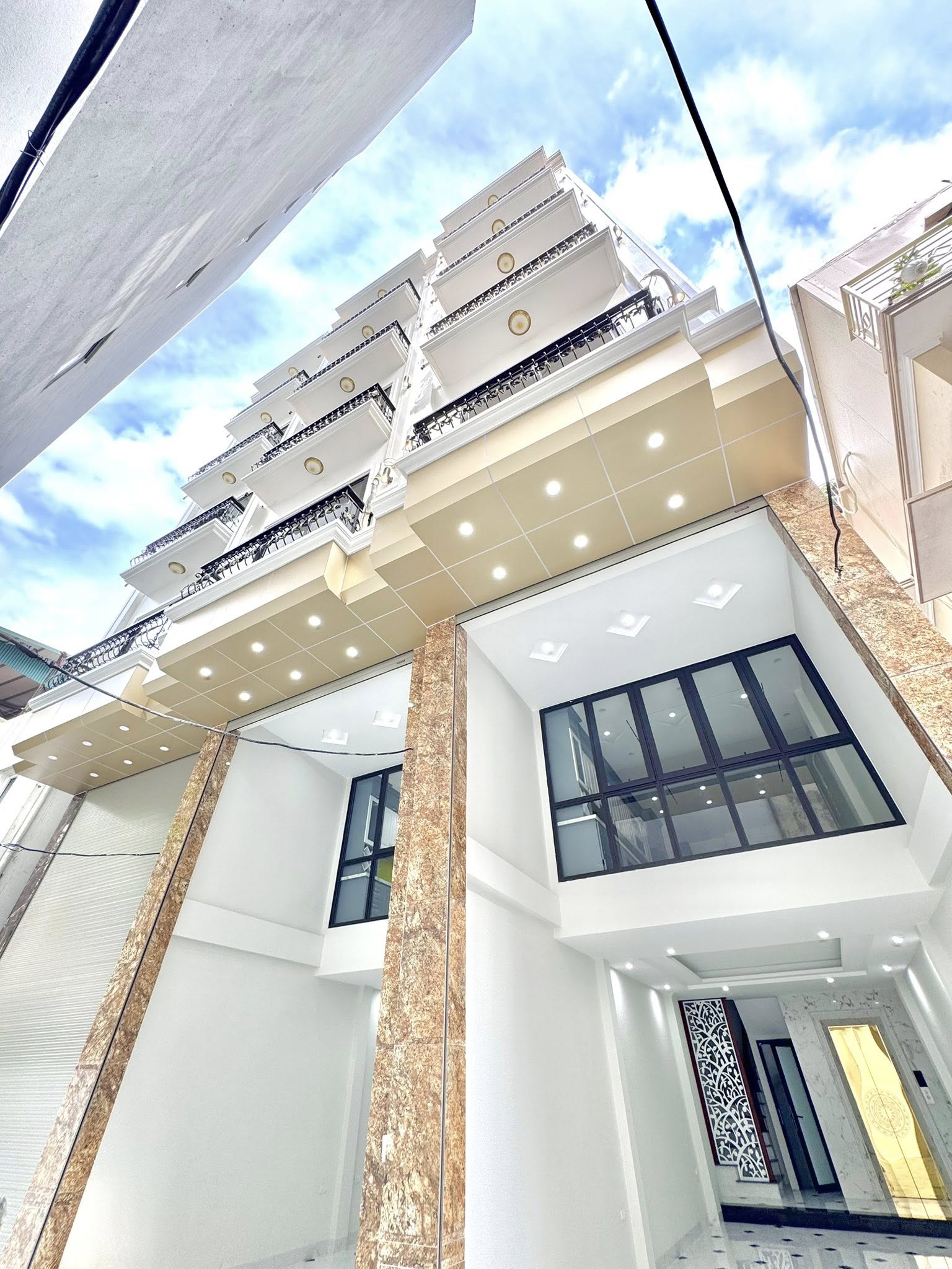 Bán gấp nhà ngõ 18 đường Định Công Thượng - 60m2 - 7 tầng - thang máy