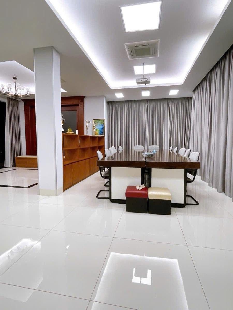 Bán biệt thự khu đô thị Bắc Linh Đàm, 250m2, xây 5 tầng, lô góc