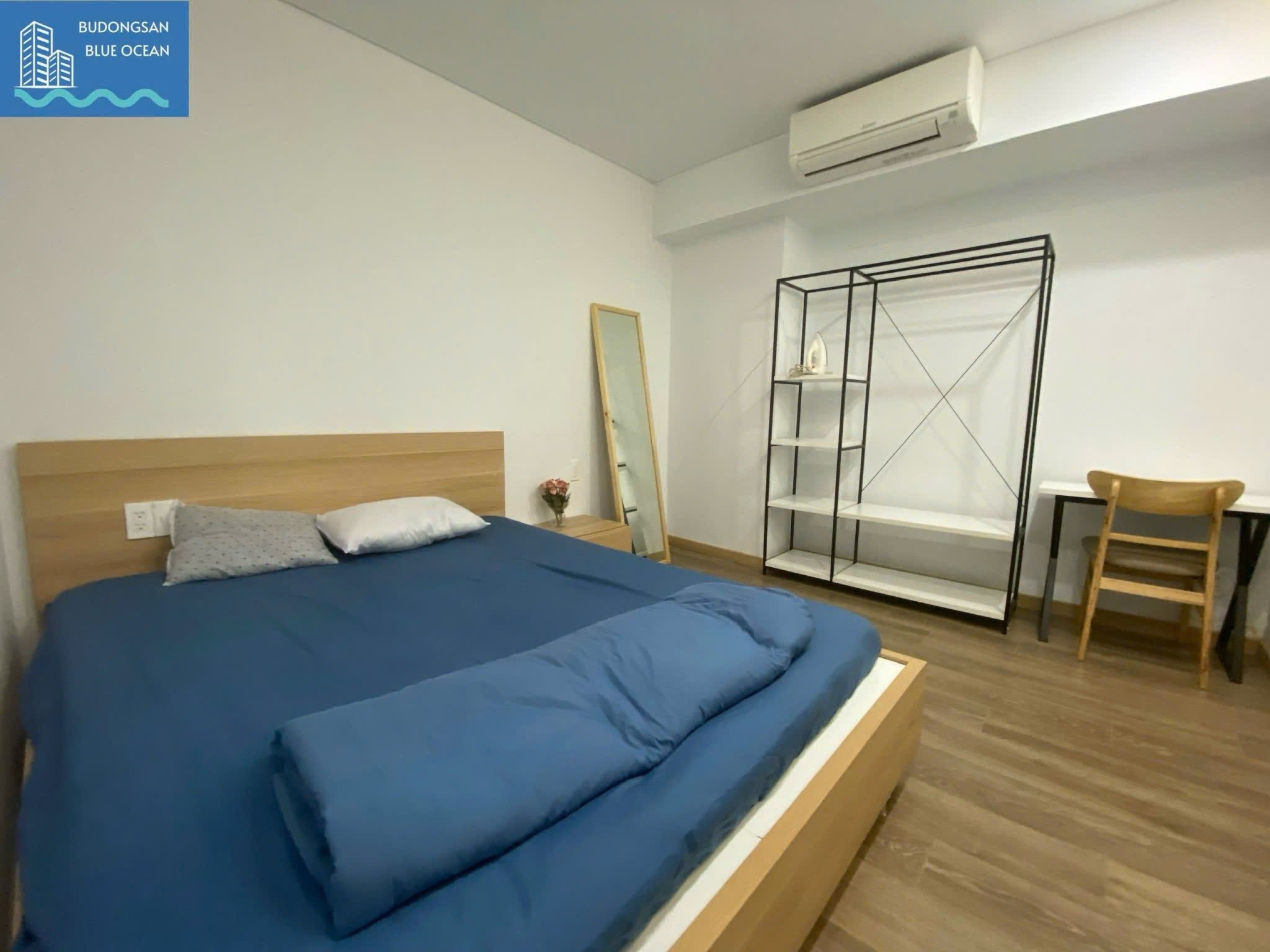 Bán căn hộ 2 phòng ngủ, view sông phố, full nội thất, giá chỉ 3,7 tỷ