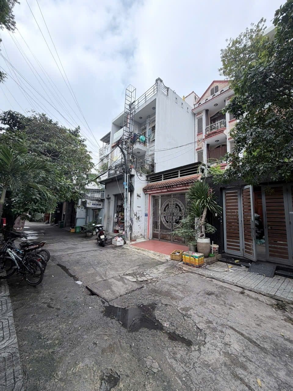 Độc Lập, hẻm 8m, 120m2, 4 tầng, thu nhập 70 triệu/ tháng, chỉ 11,6 tỷ