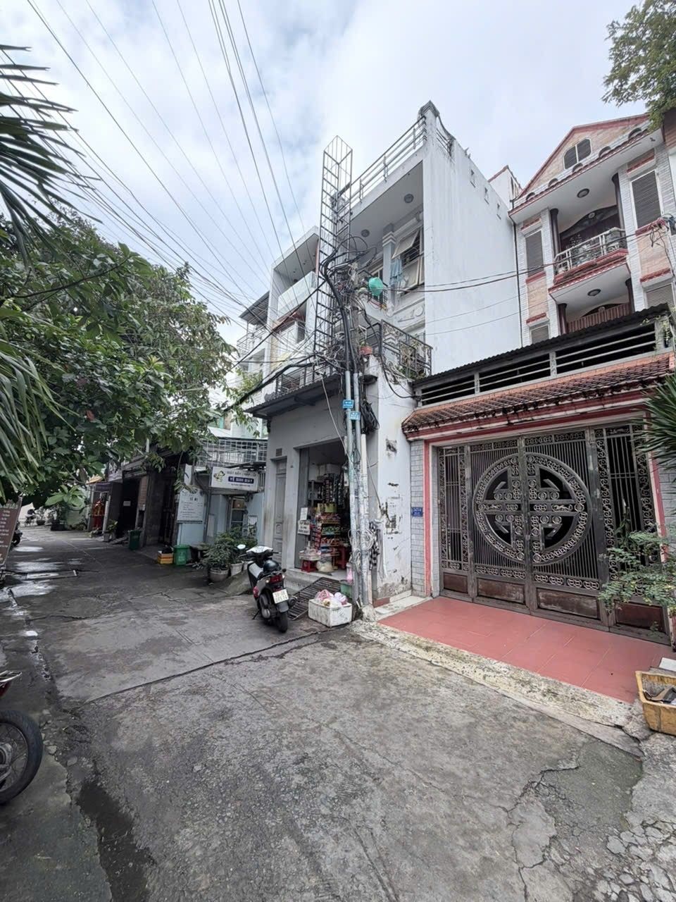 Độc Lập, hẻm 8m, 120m2, 4 tầng, thu nhập 70 triệu/ tháng, chỉ 11,6 tỷ