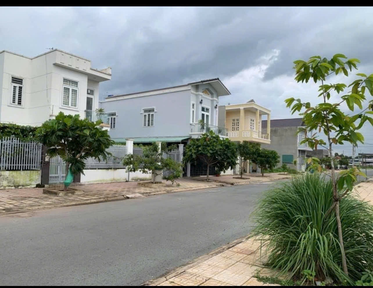 Cần bán gấp lô 140m2 ngay khu tái định cư Phú Đông đường Hùng Vương 2 tỷ, sang tên