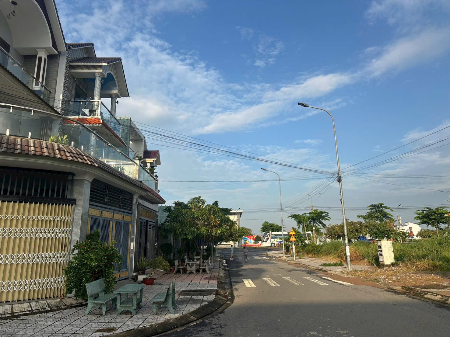 Cần bán gấp lô 140m2 ngay khu tái định cư Phú Đông đường Hùng Vương 2 tỷ, sang tên