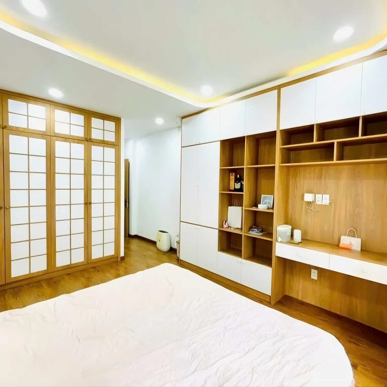 Phòng ngủ bất động sản nhà phố HXH