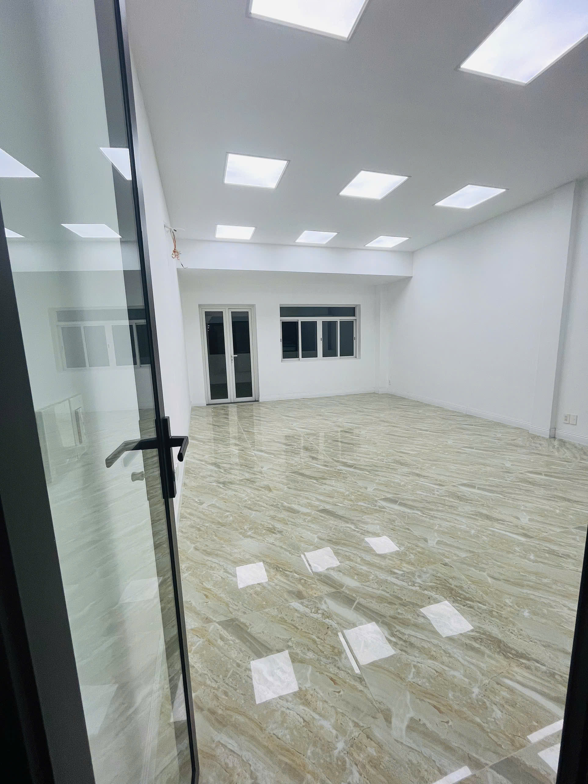 Nhà cho thuê trệt, 4 lầu mới 100% hai mặt tiền Hưng Phú, Cần Thơ