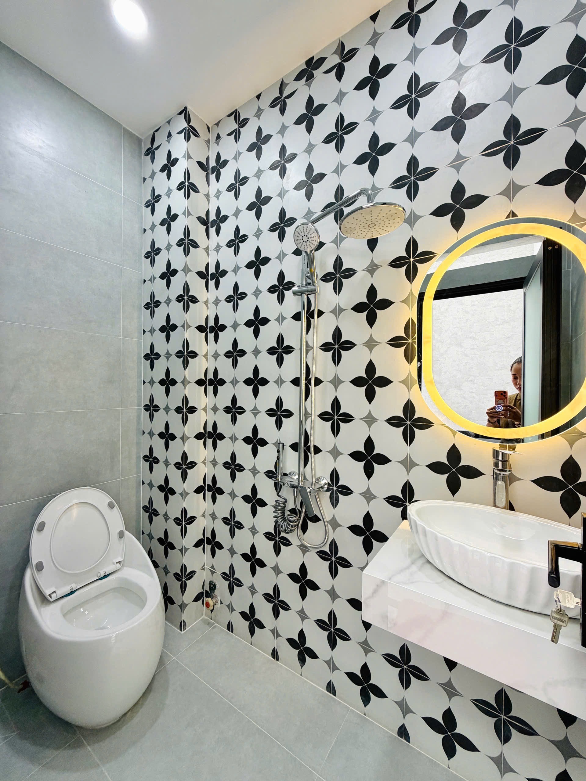 Bán nhà đẹp 4m x 10m, vuông góc ngay chợ Thạch Đà, chỉ 5,39 tỷ