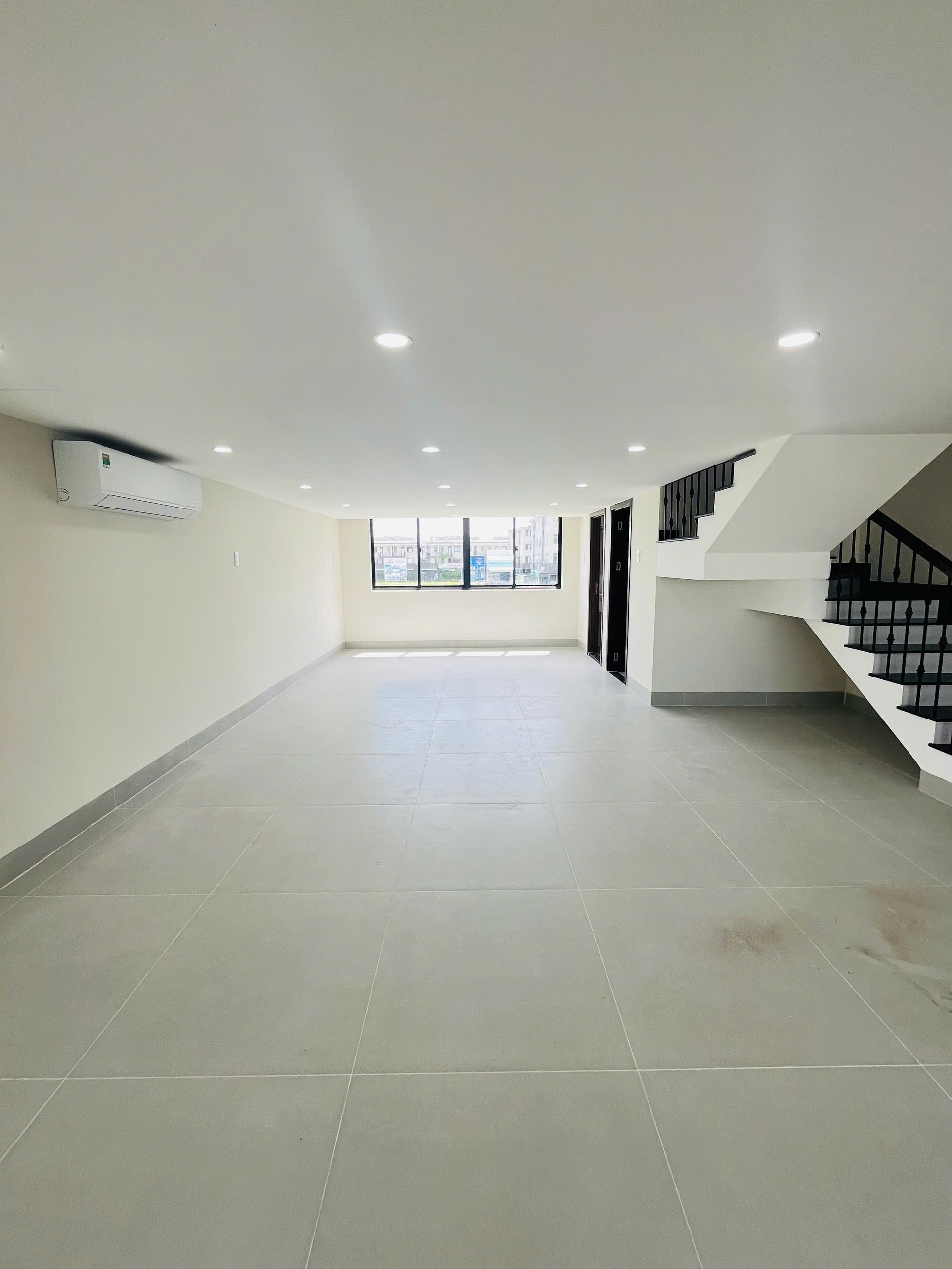 Cho thuê nhà trệt, 1 lửng, 2 lầu mới 100%, mặt tiền Nam Long Central, Cái Răng, Cần Thơ