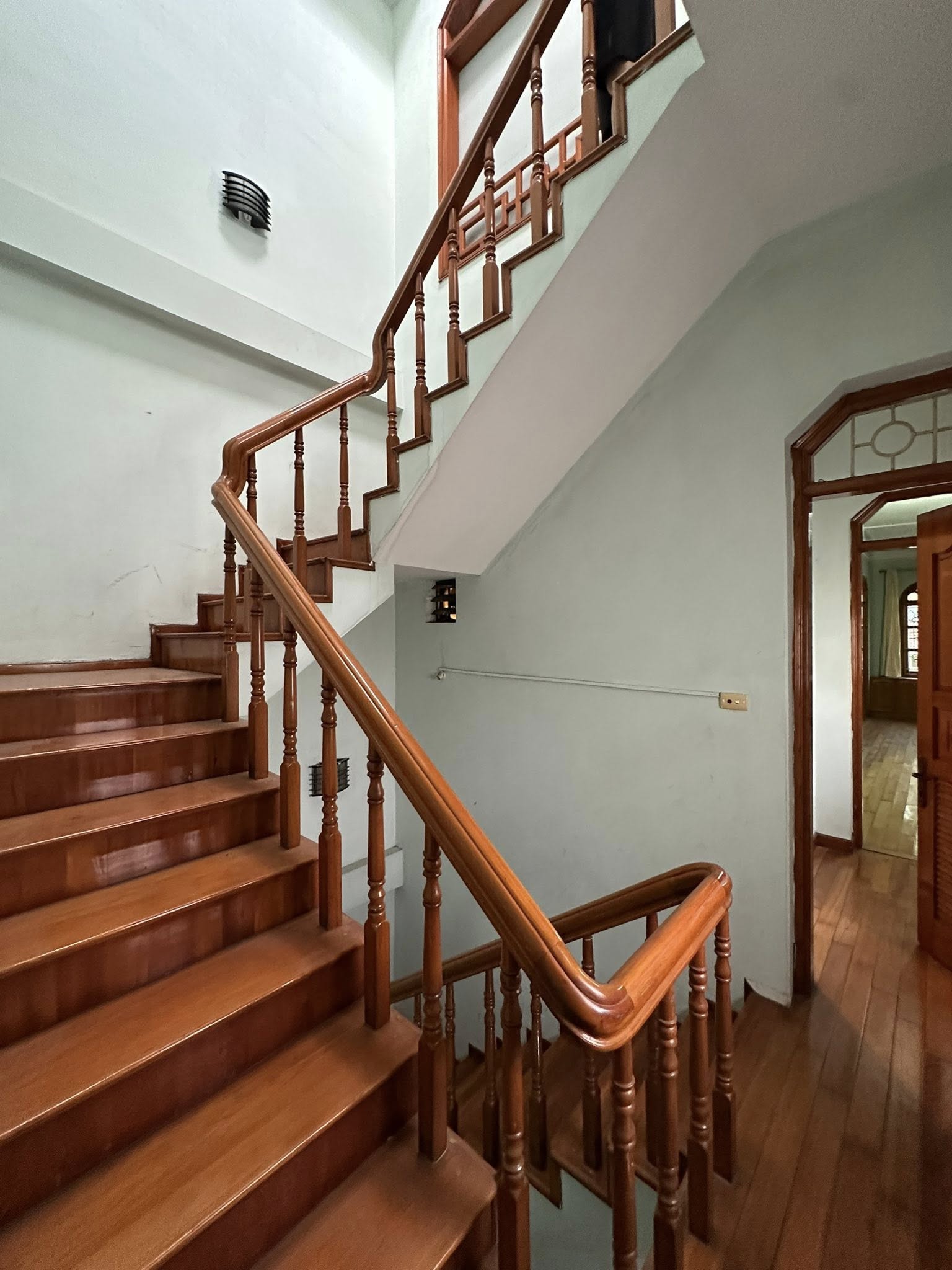 Bán nhà mặt phố Giáp Bát, 90m2 xây 5 tầng, gara ô tô, kinh doanh