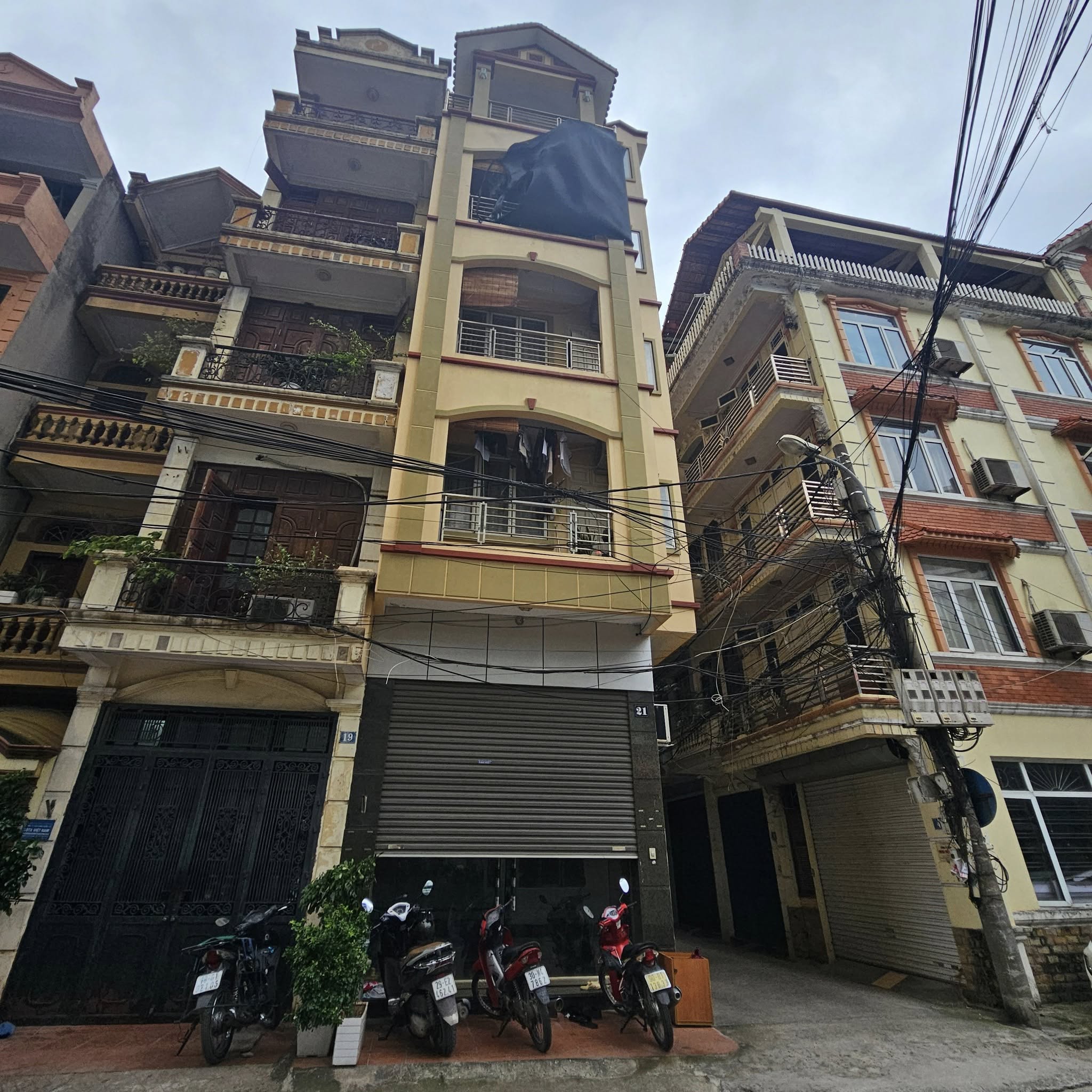 Bán nhà liền kề đường Định Công, 75m2, 5 tầng, lô góc, gara ô tô