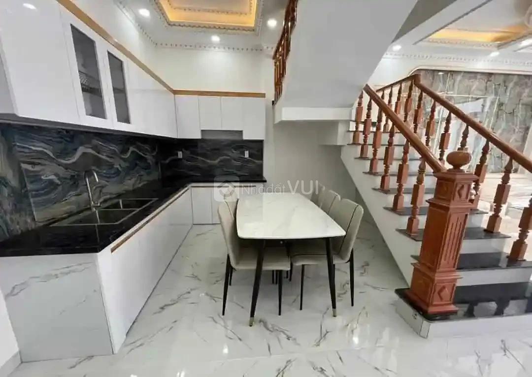 Chủ bán gấp 95m2, Bùi Văn Ba, Tân Thuận Đông, quận 7, cho thuê 20 triệu/tháng