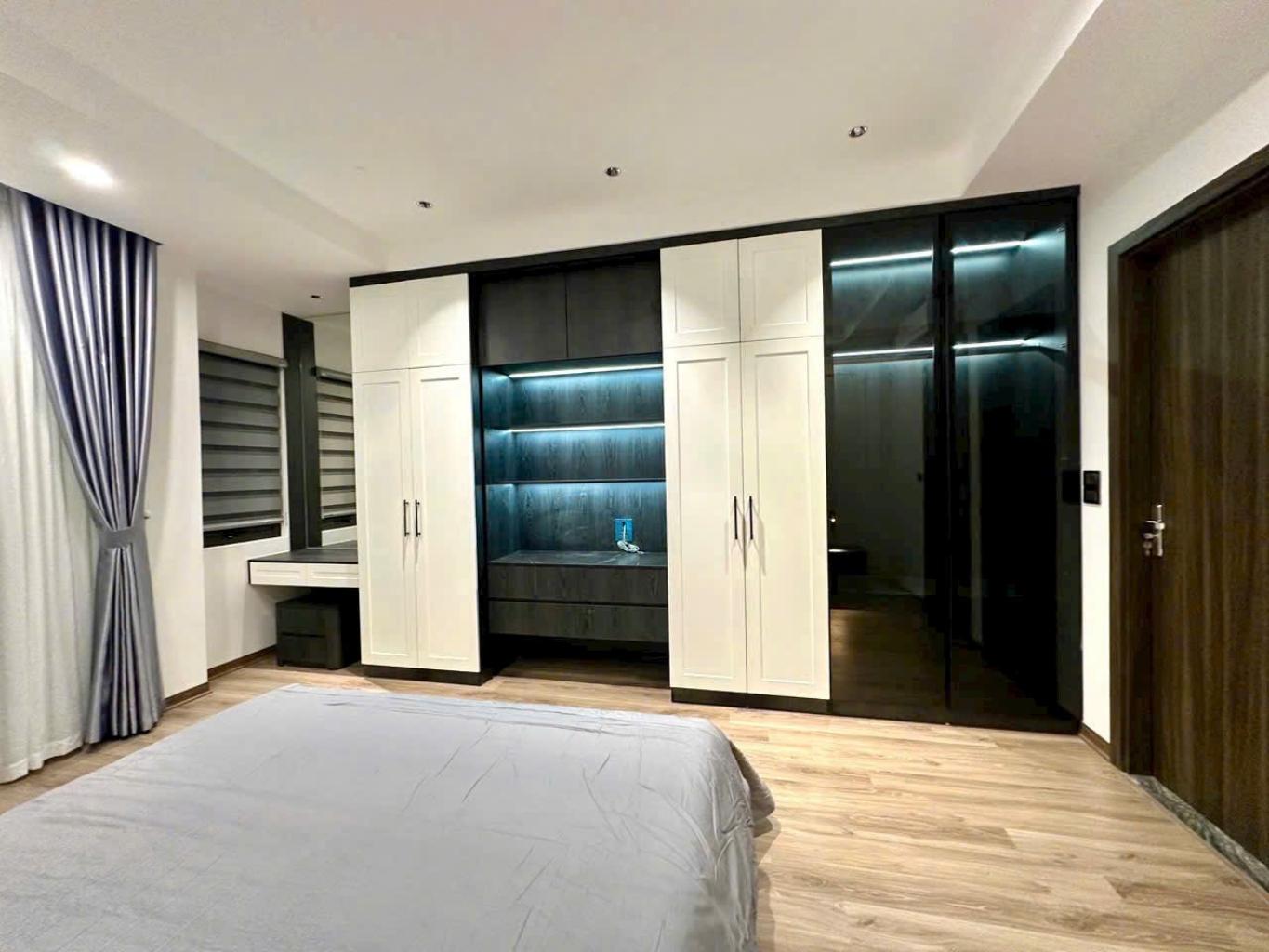 Siêu phẩm 6 tầng tại Phố Trạm, Long Biên - nhà mới đẹp - thang máy - ô tô vào nhà - full nội thất