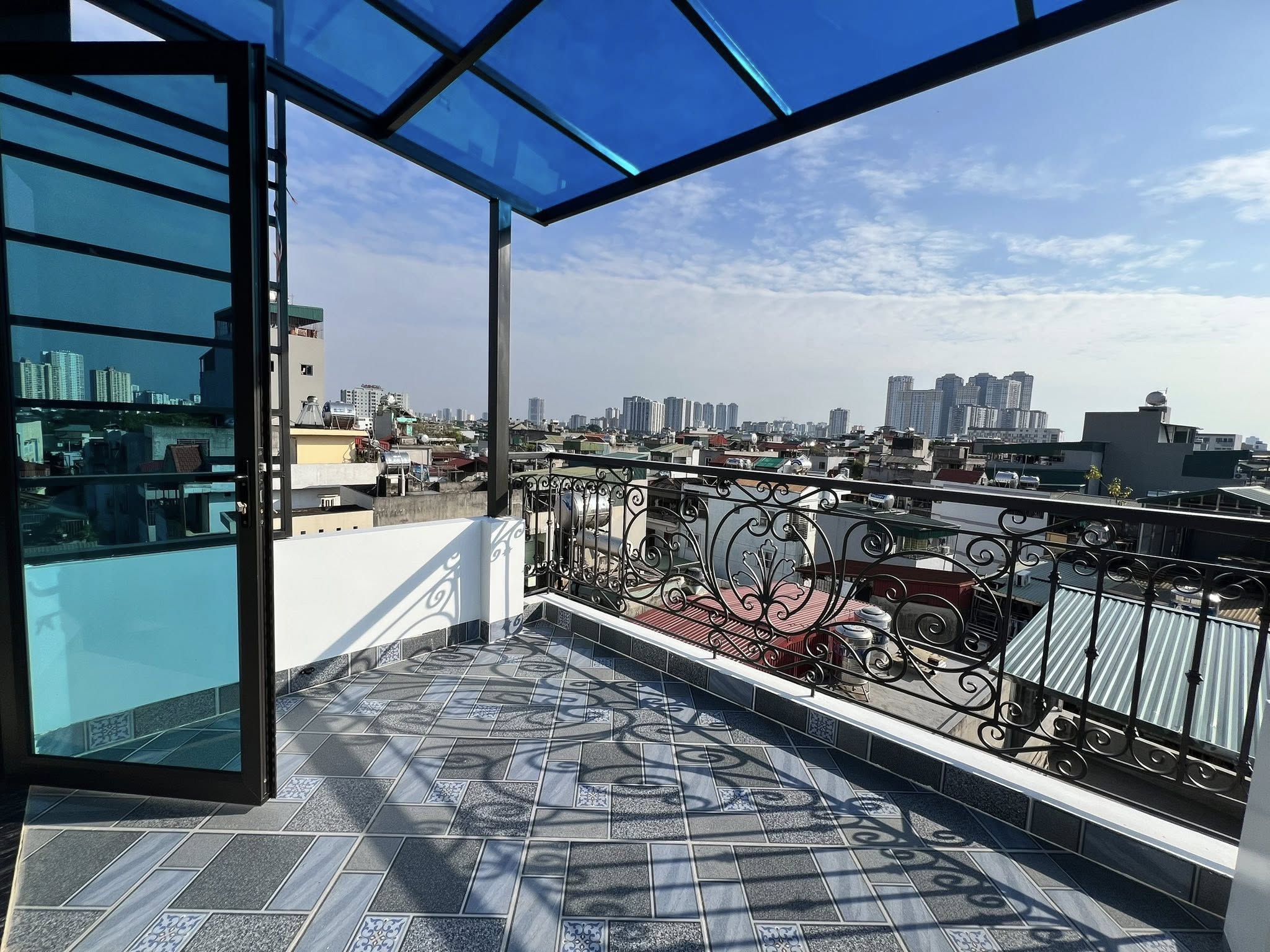 Bán nhà đường Định Công Thượng, 40m2, xây 6 tầng, thang máy