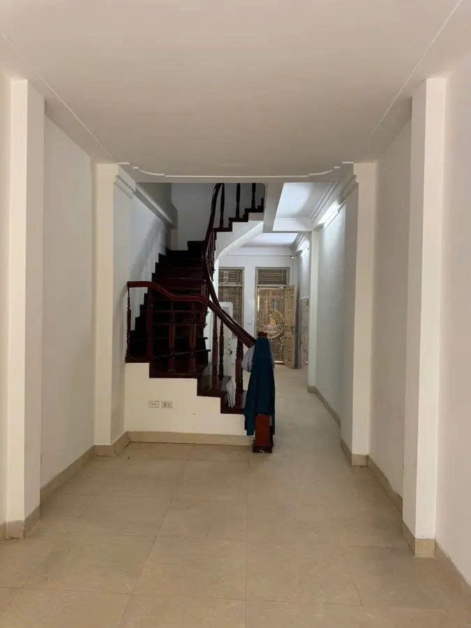 Hiếm nhà đẹp 6 tầng mặt phố Lê Hồng Phong, 46m2, 2 mặt tiền 3m, vị trí đẹp, kinh doanh sầm uất, giá 18 tỷ