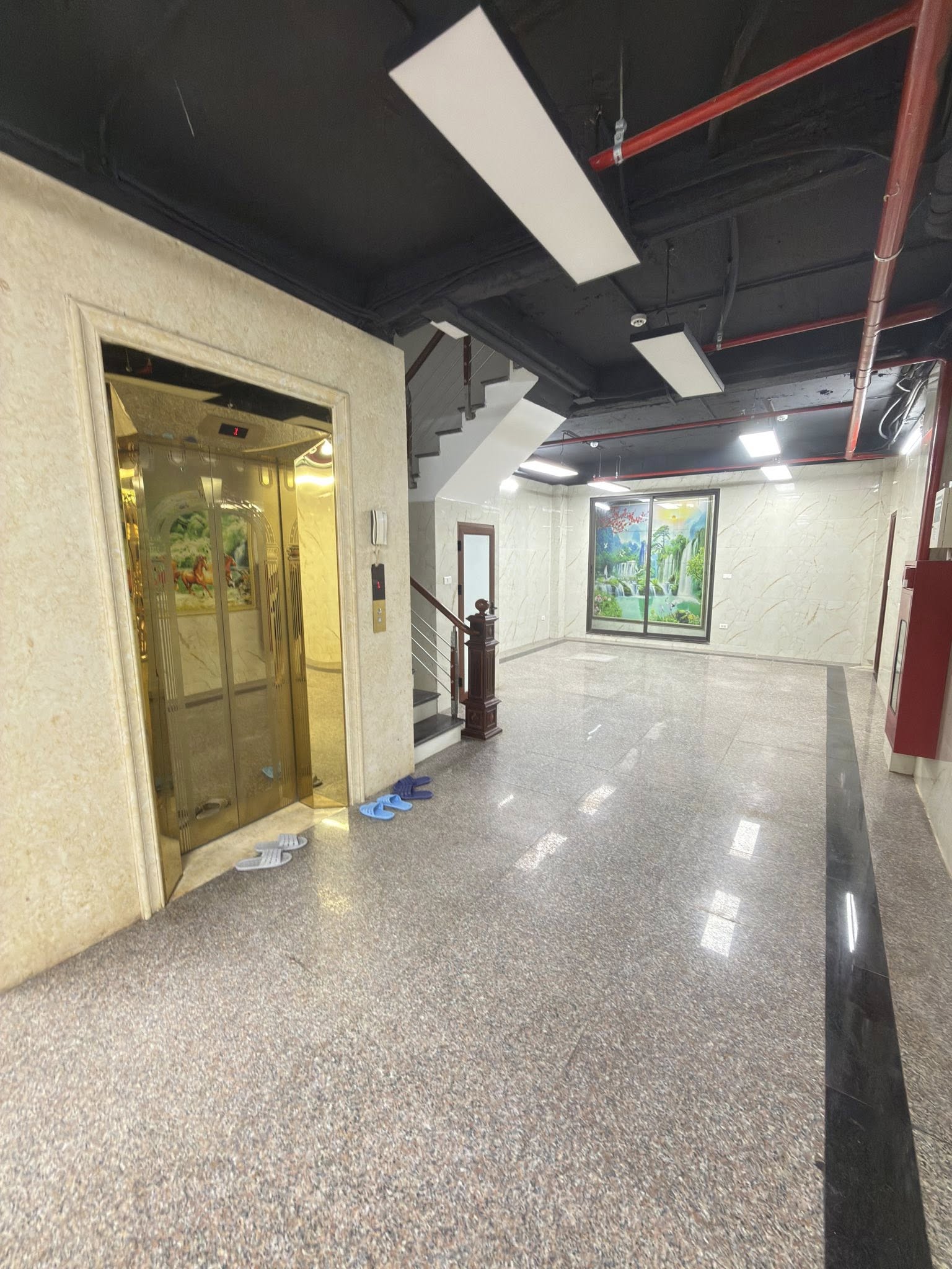 Bán tòa nhà mặt phố Thịnh Quang, diện tích 100m2, xây 9 tầng, thang máy