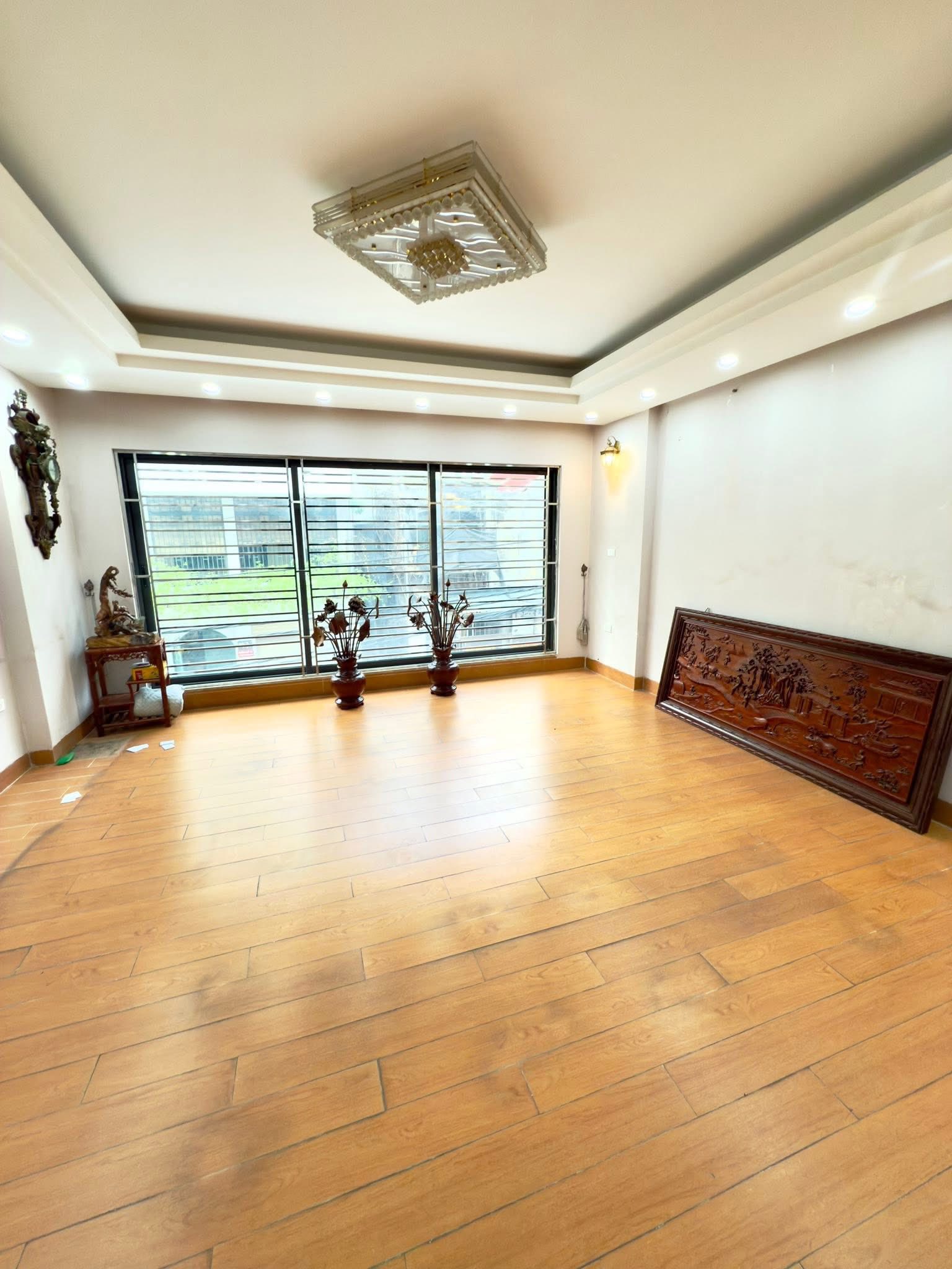 Bán tòa nhà mặt phố Thịnh Quang, diện tích 100m2, xây 9 tầng, thang máy