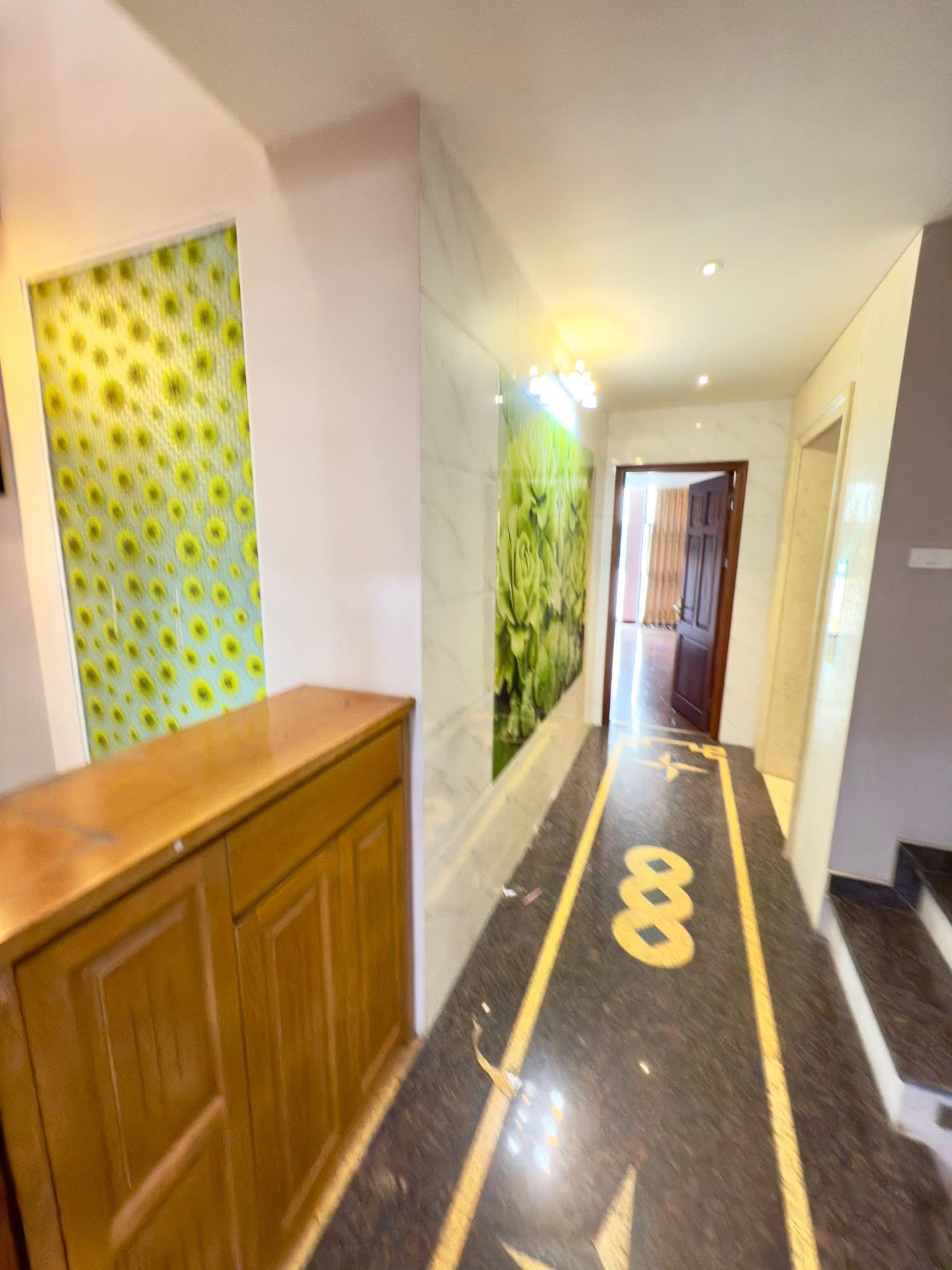 Bán tòa nhà mặt phố Thịnh Quang, diện tích 100m2, xây 9 tầng, thang máy