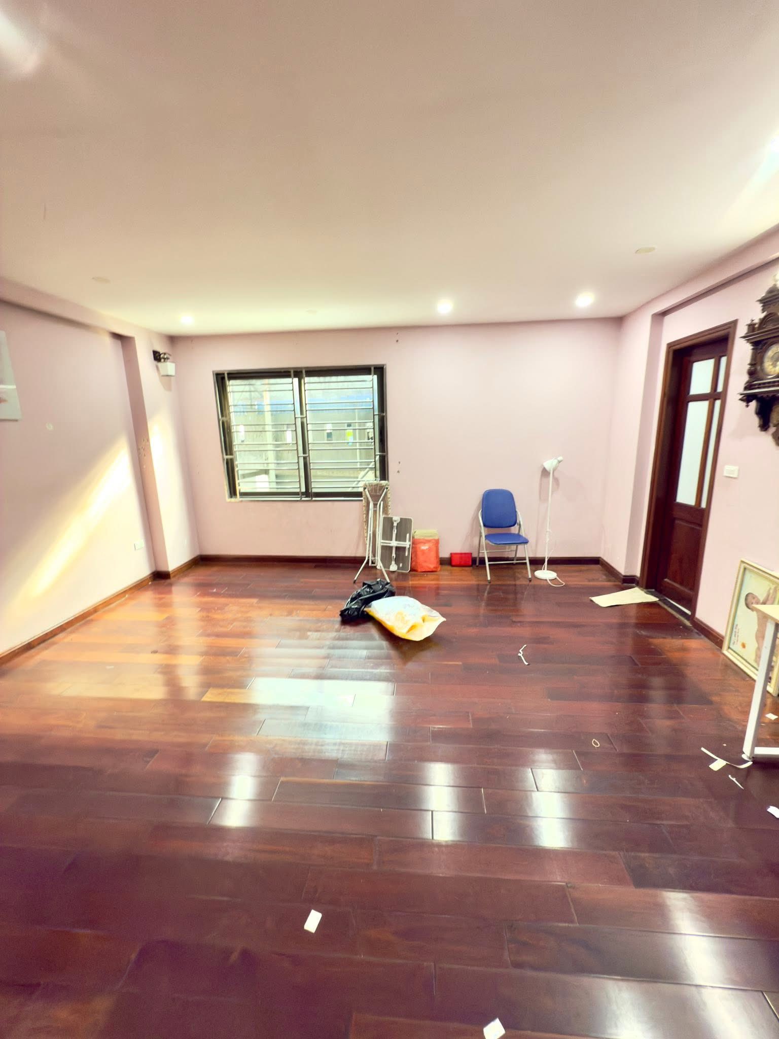 Bán tòa nhà mặt phố Thịnh Quang, diện tích 100m2, xây 9 tầng, thang máy