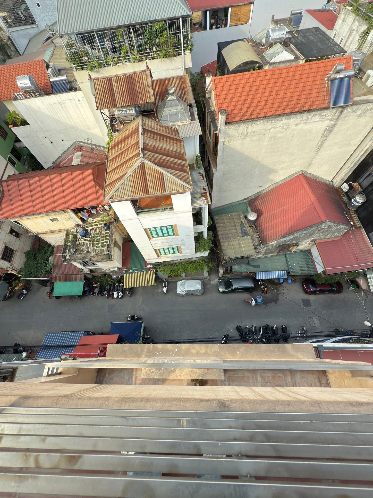 Bán tòa nhà mặt phố Thịnh Quang, diện tích 100m2, xây 9 tầng, thang máy