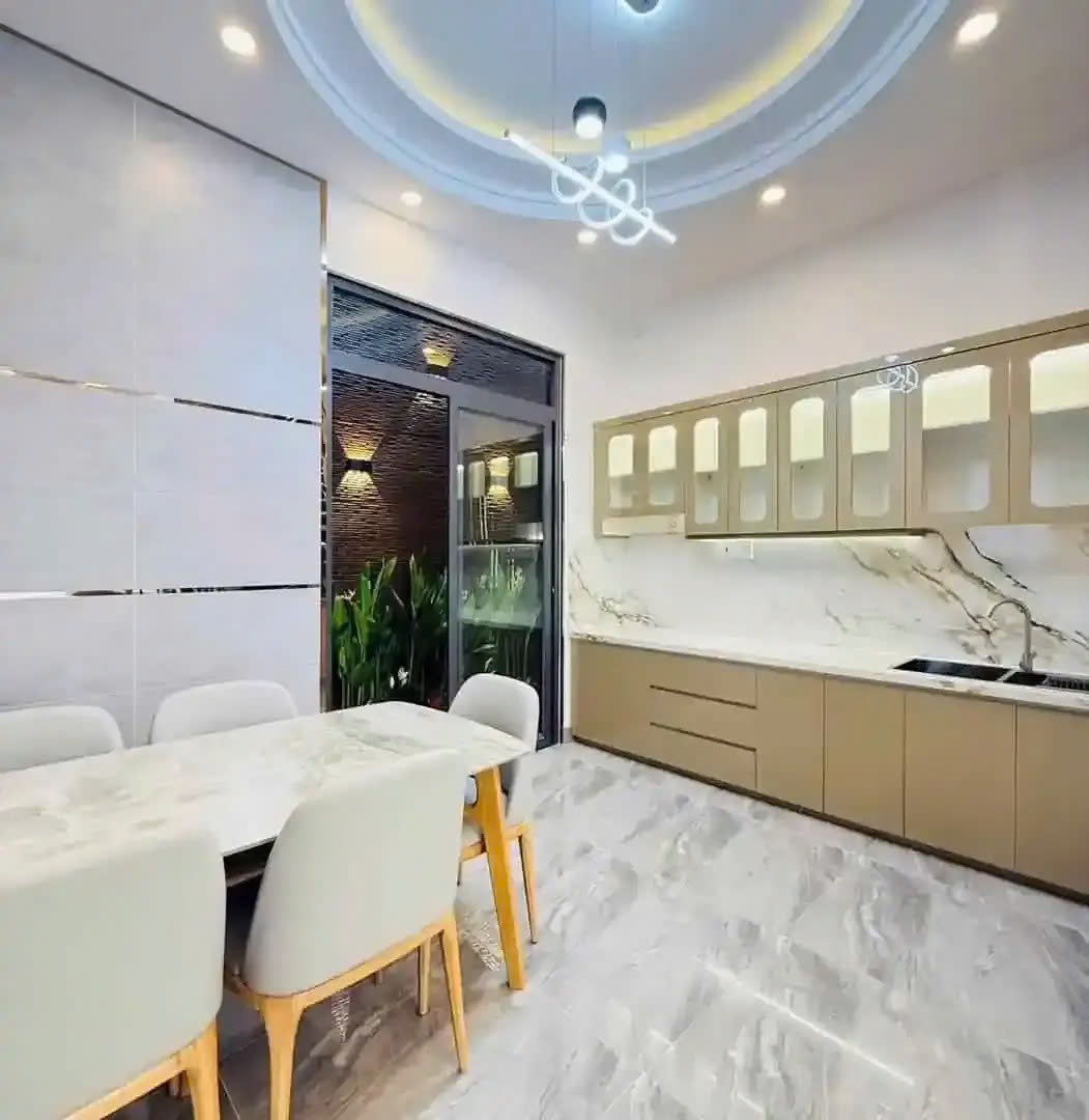 Bán nhà Bình Thạnh, giá chỉ 2,9 tỷ, gần trường học, hướng vào trung tâm