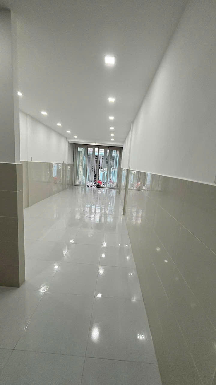 Cho thuê nhà trệt, 1 lầu, hẻm ô tô, cách mặt tiền Nguyễn Trãi 30m, Cần Thơ