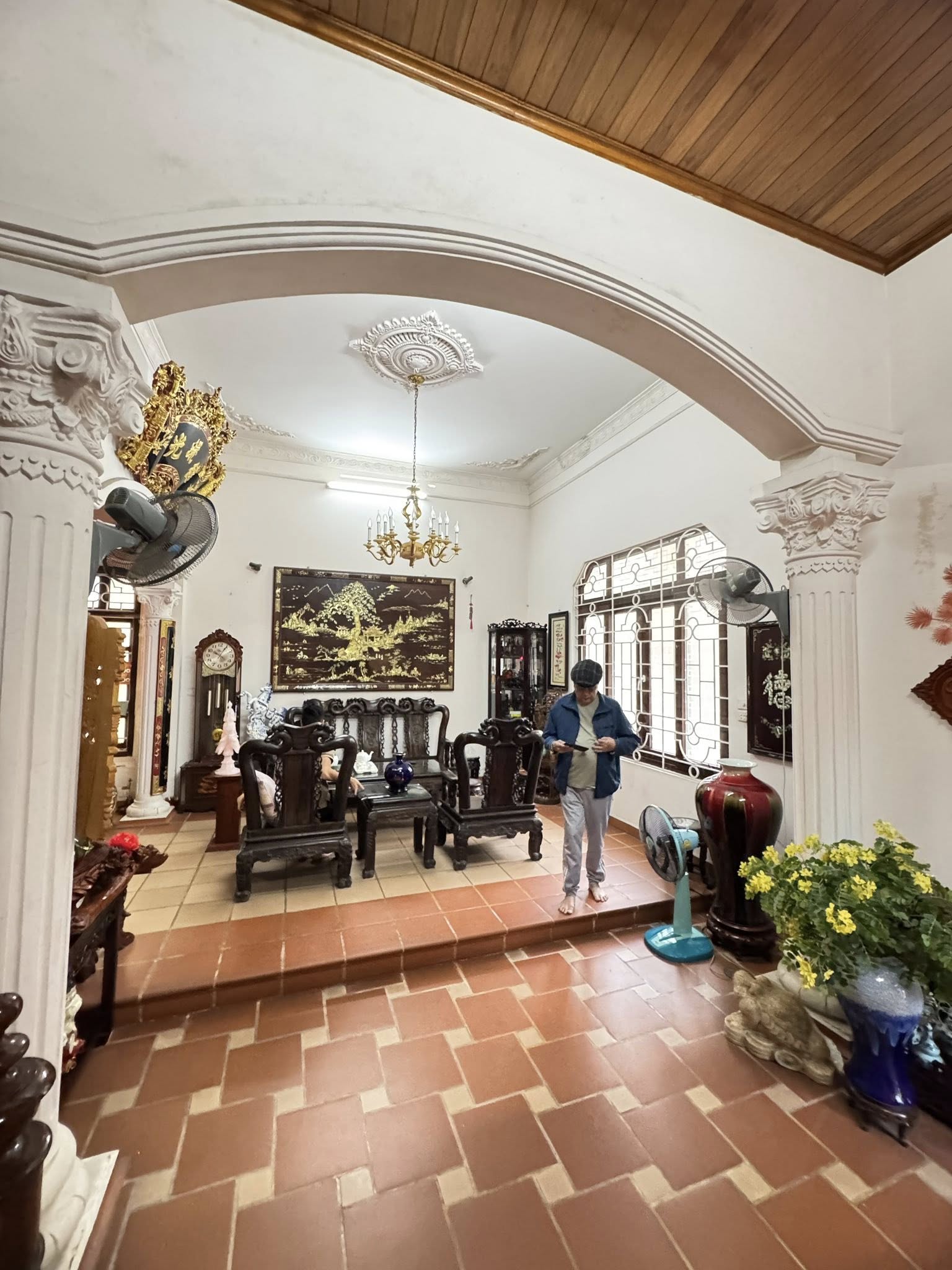 Bán biệt thự vip đường Vương Thừa Vũ, 300m2, 3 tầng, lô góc