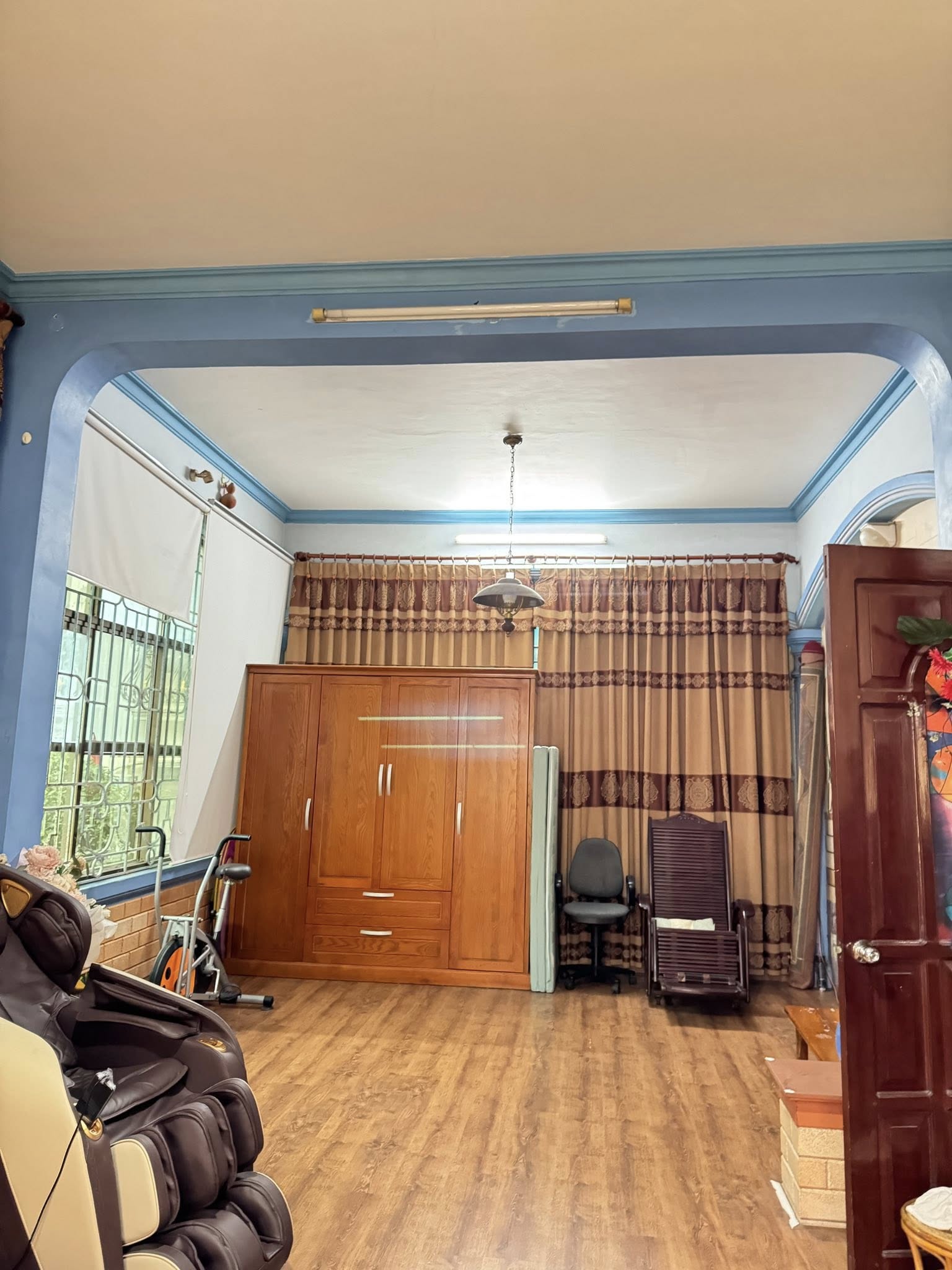 Bán biệt thự vip đường Vương Thừa Vũ, 300m2, 3 tầng, lô góc